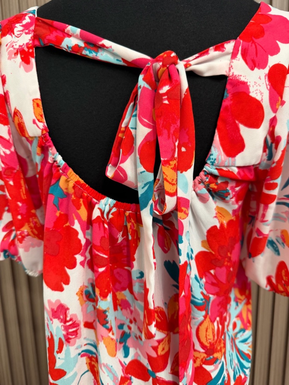 Savanna Jane Embroidery Short Sleeve Top with Red & Pink Blooms Size Small - Picture 7 of 11